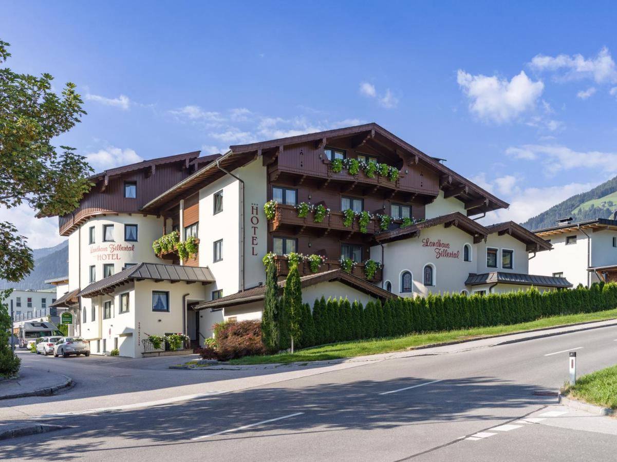 Hotel Landhaus Zillertal Fuegen Exterior photo